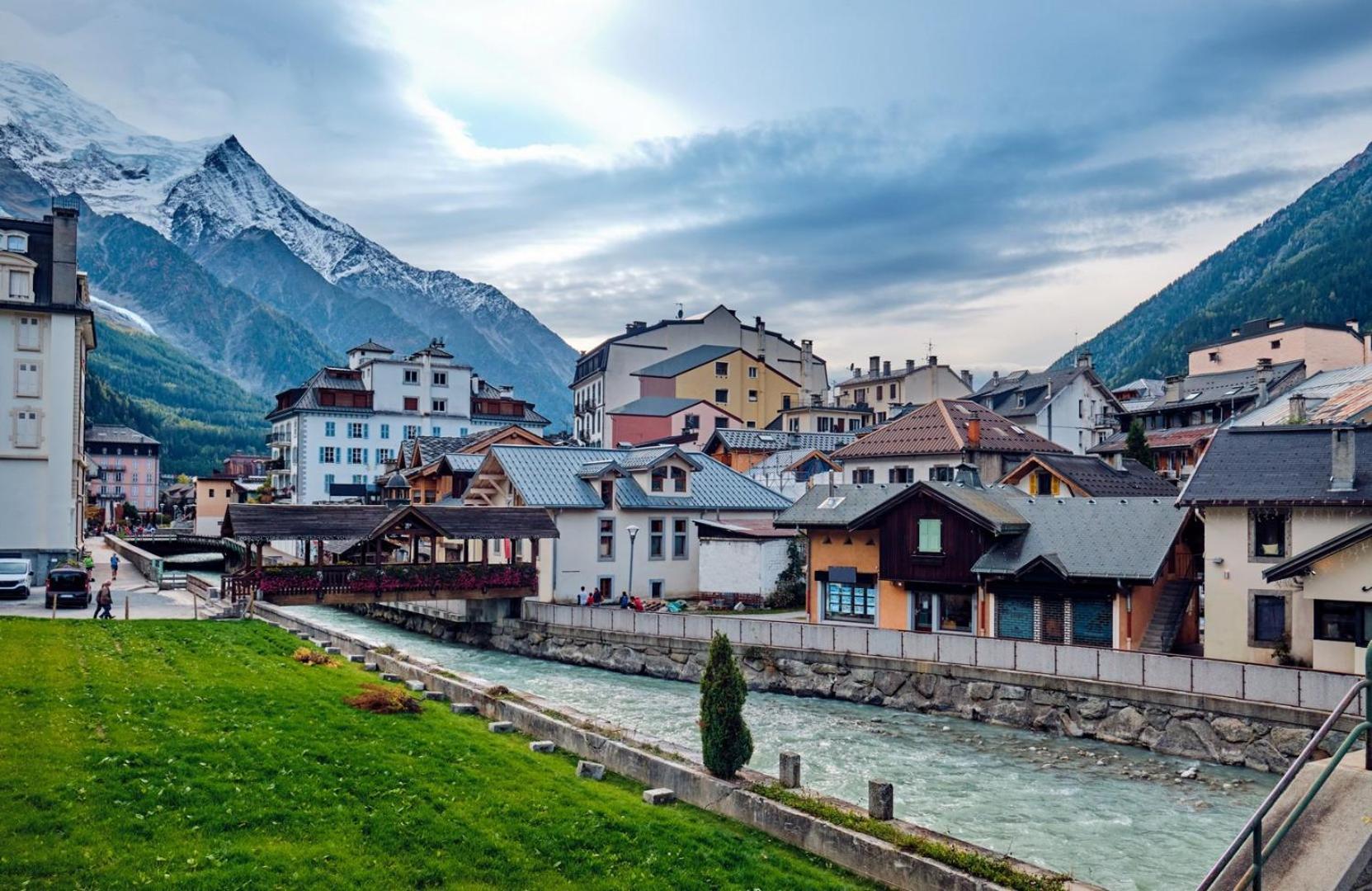 Chalet Yolo - Chalet Retreat In Central Chamonix Steam Room Exterior photo