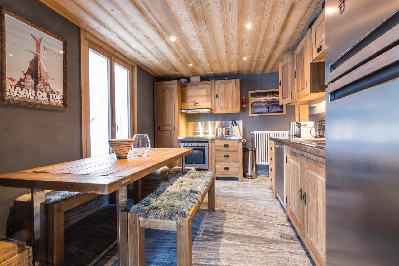 Chalet Yolo - Chalet Retreat In Central Chamonix Steam Room Exterior photo